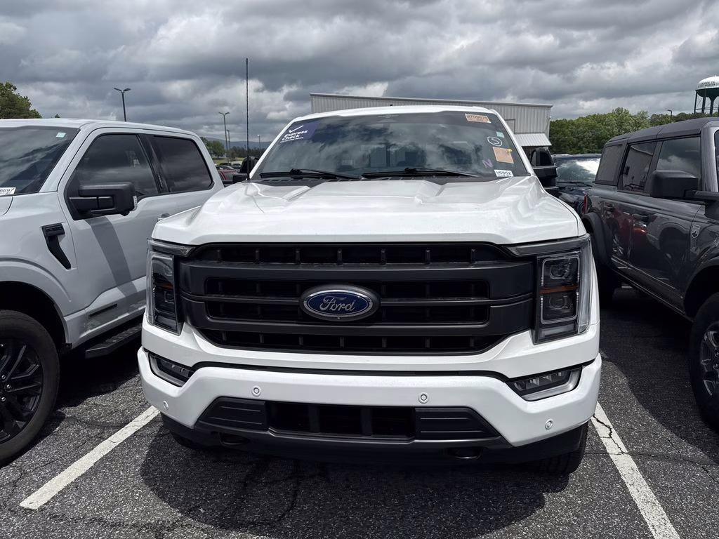 2023 Star White Metallic Tri-Coat Ford F-150 Lariat 4X4 Truck