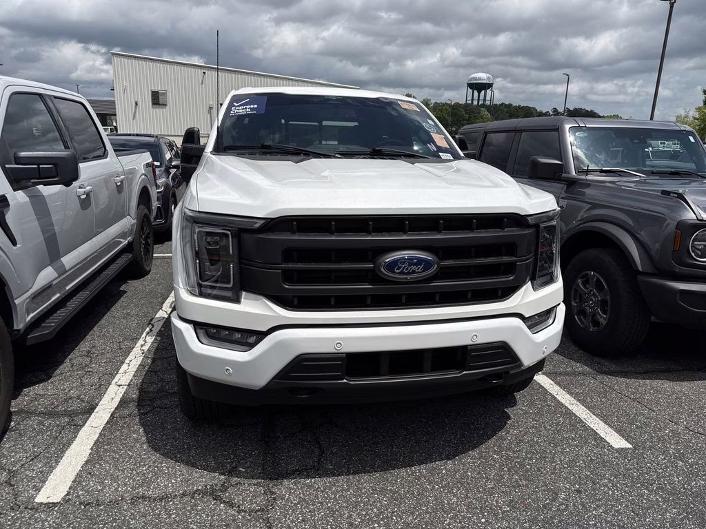 2023 Star White Metallic Tri-Coat Ford F-150 Lariat 4X4 Truck