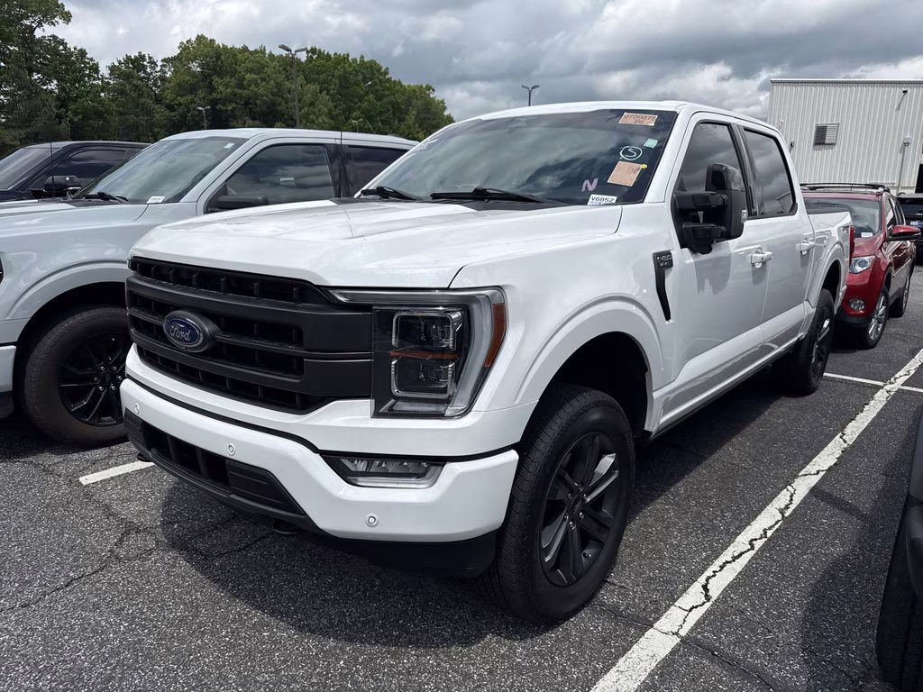 2023 Star White Metallic Tri-Coat Ford F-150 Lariat 4X4 Truck