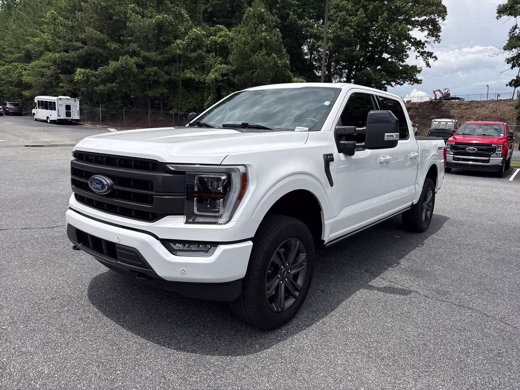 2023 Star White Metallic Tri-Coat Ford F-150 Lariat 4X4 Truck