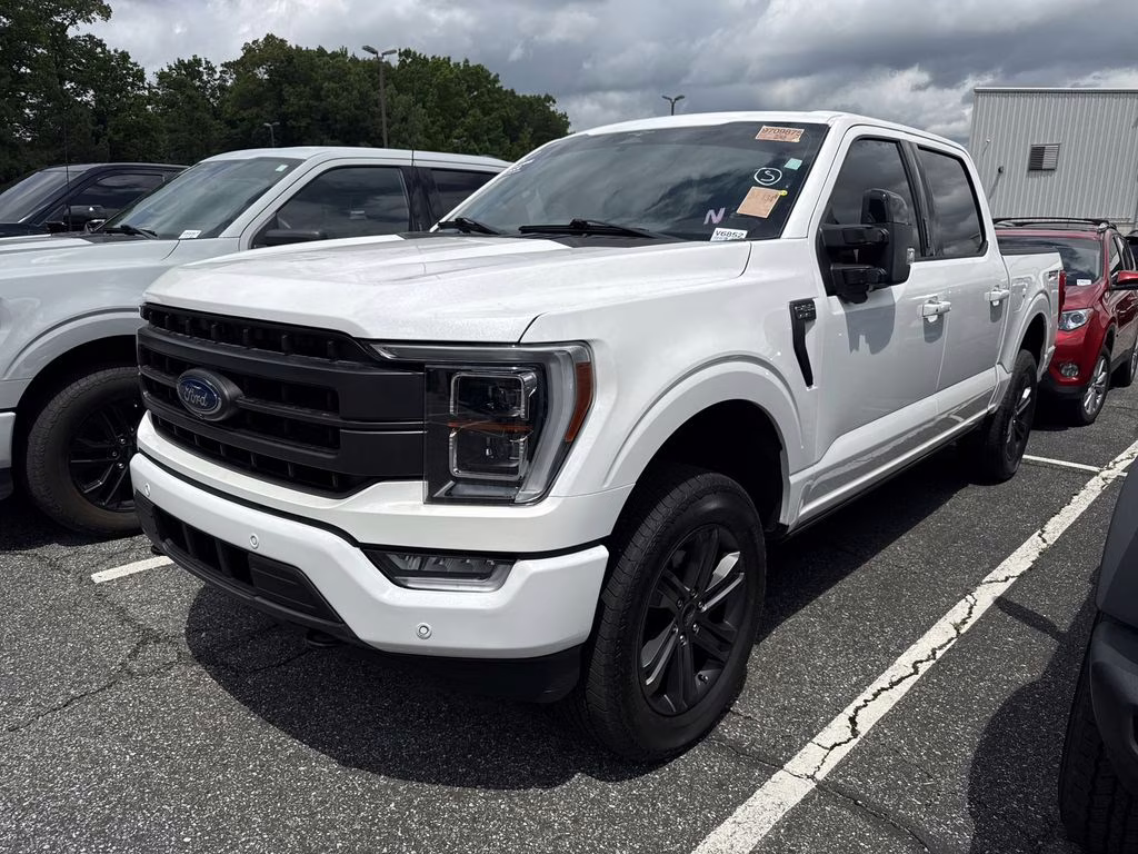2023 Star White Metallic Tri-Coat Ford F-150 Lariat 4X4 Truck