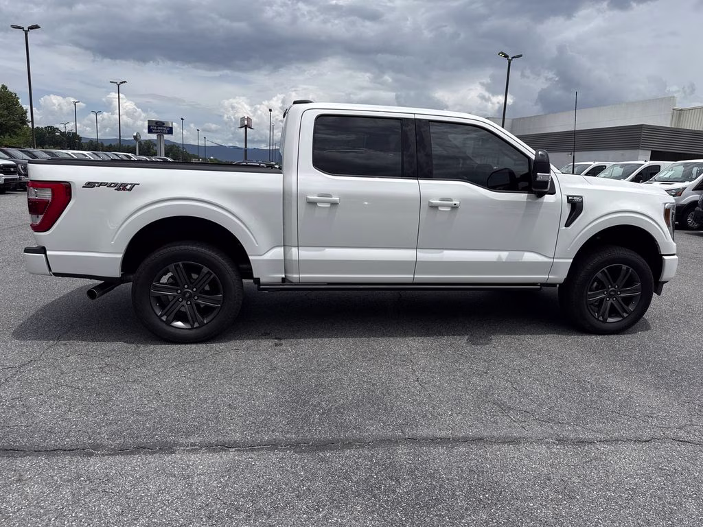 2023 Star White Metallic Tri-Coat Ford F-150 Lariat 4X4 Truck