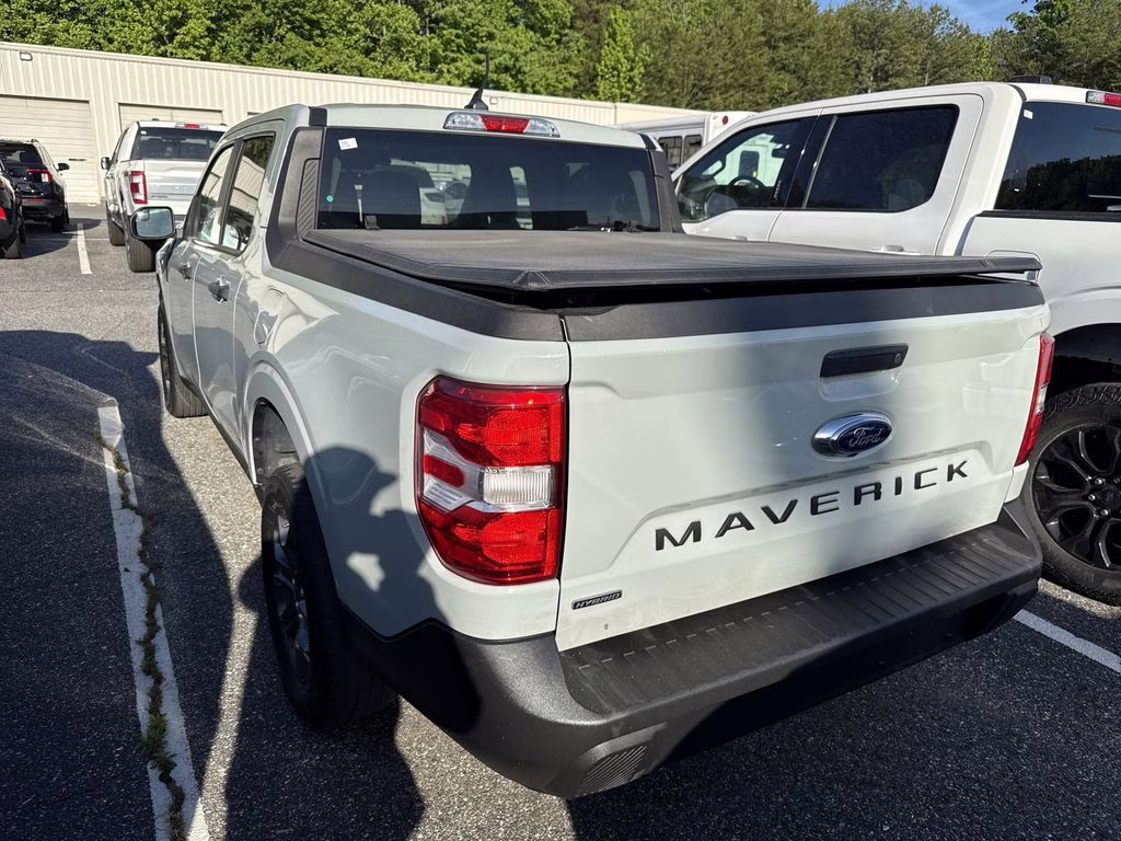 2024 Cactus Gray Ford Maverick XLT FWD Truck