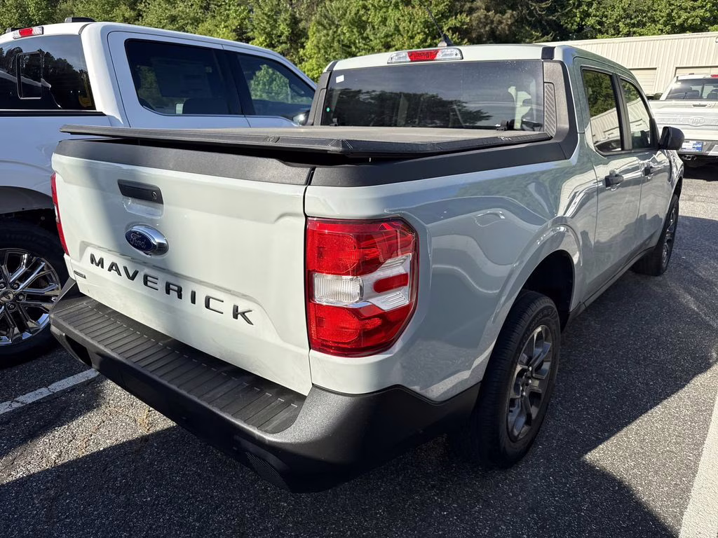 2024 Cactus Gray Ford Maverick XLT FWD Truck