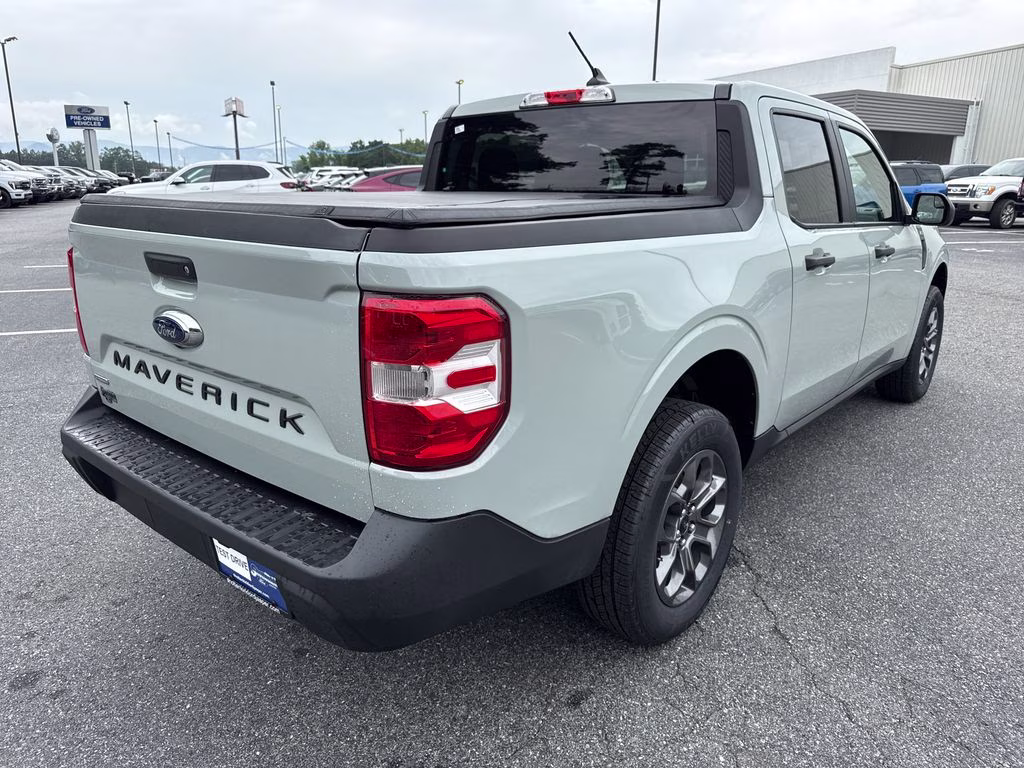 2024 Cactus Gray Ford Maverick XLT FWD Truck