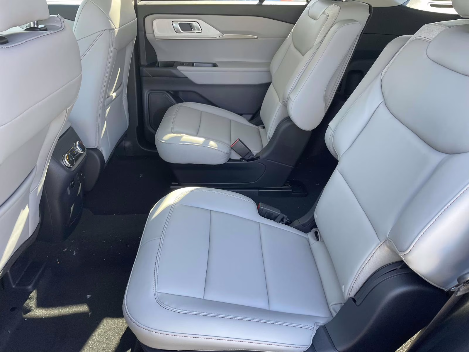 2026 Agate Black Metallic Ford Explorer Active RWD SUV