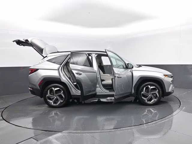 2023 Shimmering Silver Hyundai Tucson Limited AWD SUV