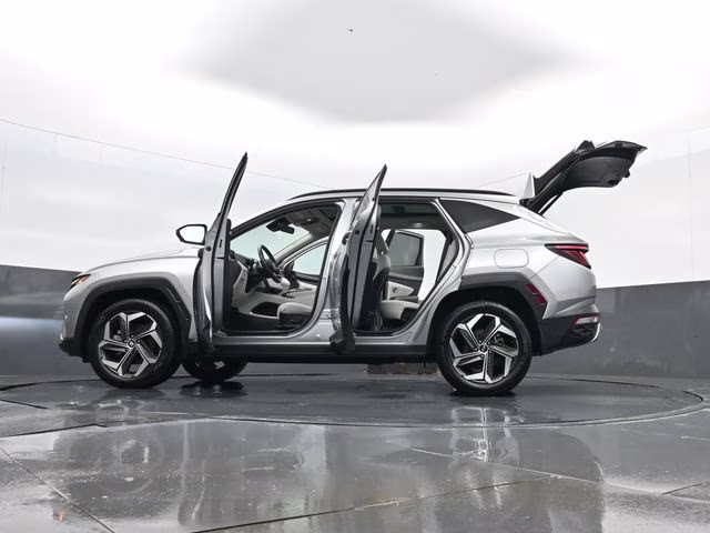 2023 Shimmering Silver Hyundai Tucson Limited AWD SUV