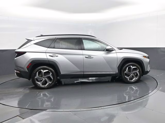2023 Shimmering Silver Hyundai Tucson Limited AWD SUV