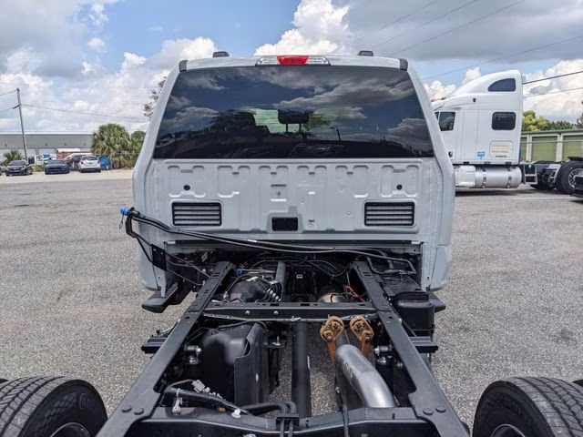 2026 Avalanche Ford Super Duty F-450 DRW Lariat 4X4 Chassis