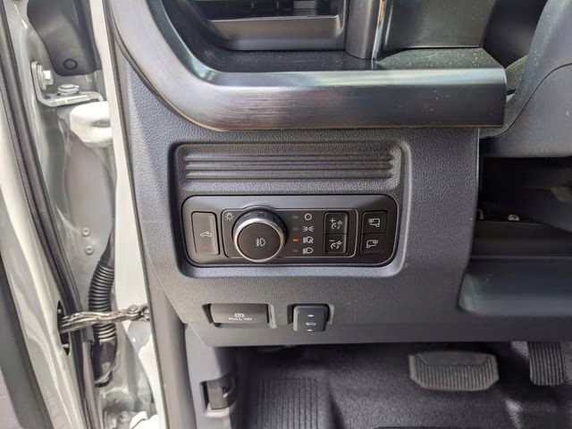 2026 Avalanche Ford Super Duty F-450 DRW Lariat 4X4 Chassis