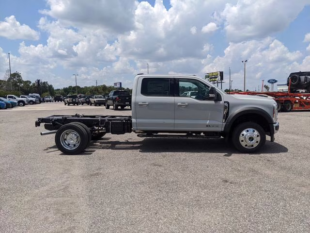2026 Avalanche Ford Super Duty F-450 DRW Lariat 4X4 Chassis