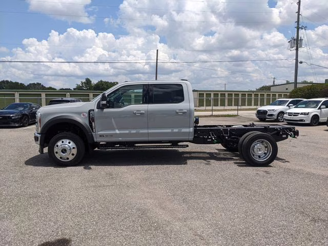 2026 Avalanche Ford Super Duty F-450 DRW Lariat 4X4 Chassis