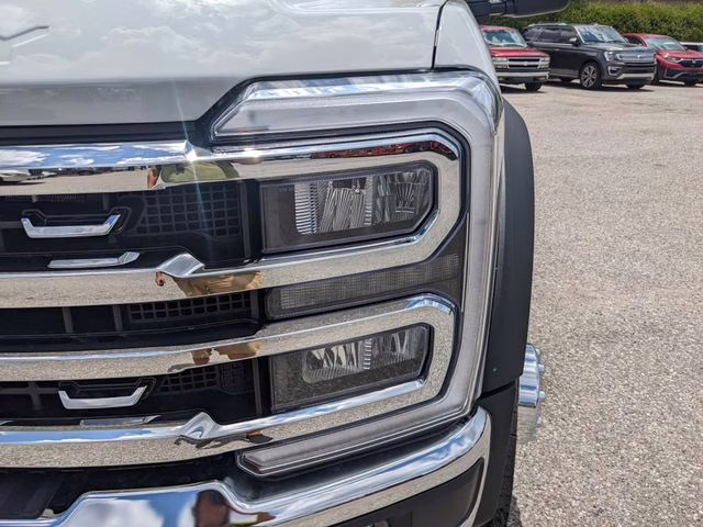 2026 Avalanche Ford Super Duty F-450 DRW Lariat 4X4 Chassis