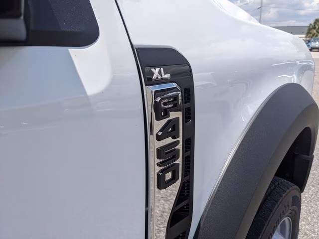 2026 Oxford White Ford Super Duty F-450 DRW XL 4X4 Chassis