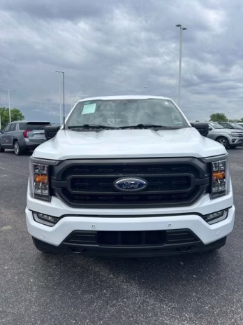 2023 Oxford White Ford F-150 XLT 4X4 Truck