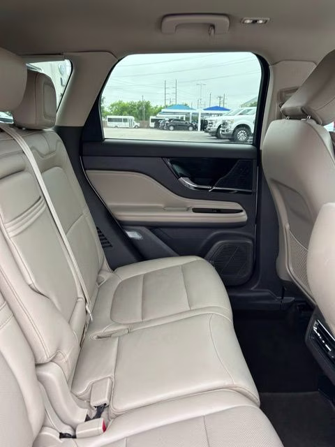 2022 White Metallic Lincoln Corsair Standard FWD SUV