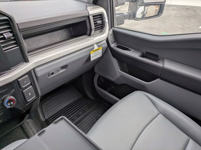 2026 Oxford White Ford Super Duty F-450 DRW XL 4X4 Truck