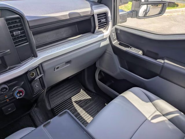2026 Oxford White Ford Super Duty F-550 DRW XL 4X4 Truck