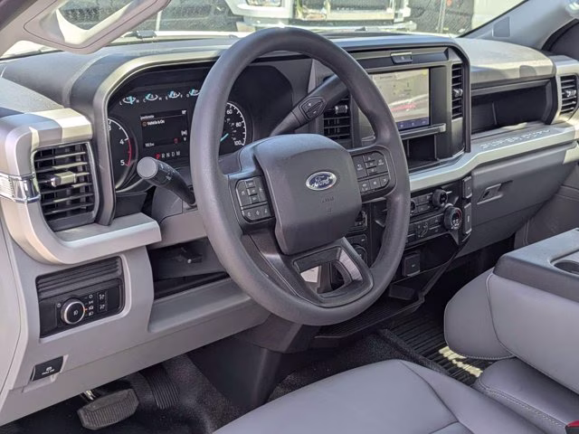 2026 Oxford White Ford Super Duty F-550 DRW XL 4X4 Truck