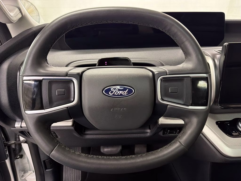2025 Star White Metallic Tri-Coat Ford Expedition Active RWD SUV
