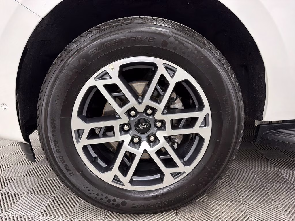 2025 Star White Metallic Tri-Coat Ford Expedition Active RWD SUV