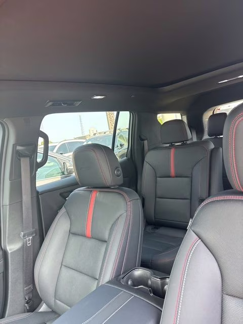 2025 Pearl Chevrolet Traverse RS AWD SUV