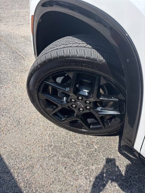 2025 Pearl Chevrolet Traverse RS AWD SUV