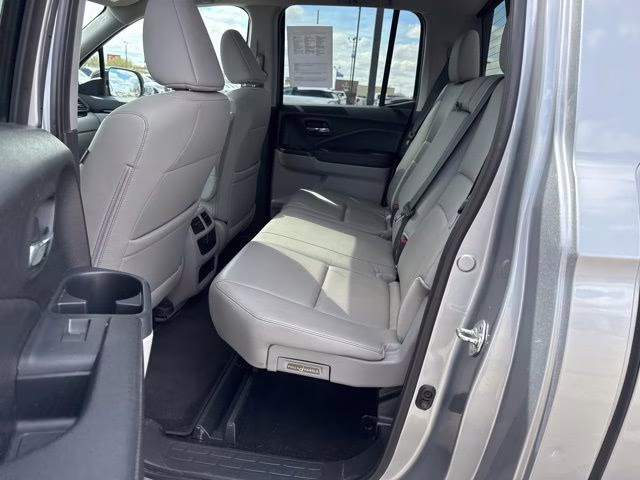 2017 Silver Honda Ridgeline RTL-E AWD Truck