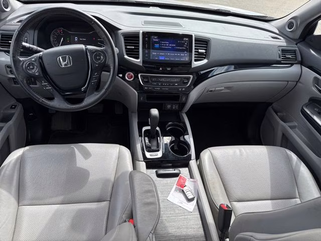 2017 Silver Honda Ridgeline RTL-E AWD Truck
