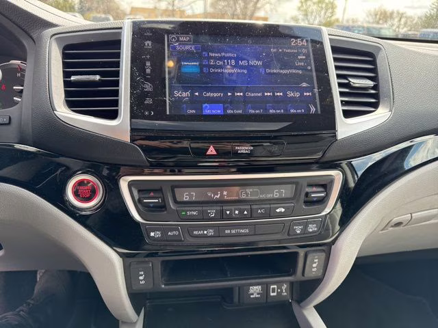 2017 Silver Honda Ridgeline RTL-E AWD Truck