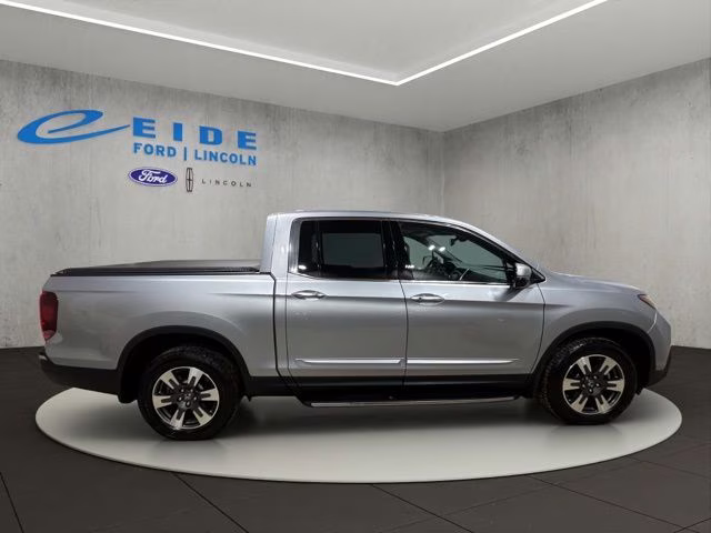 2017 Lunar Silver Metallic Honda Ridgeline RTL-E AWD Truck