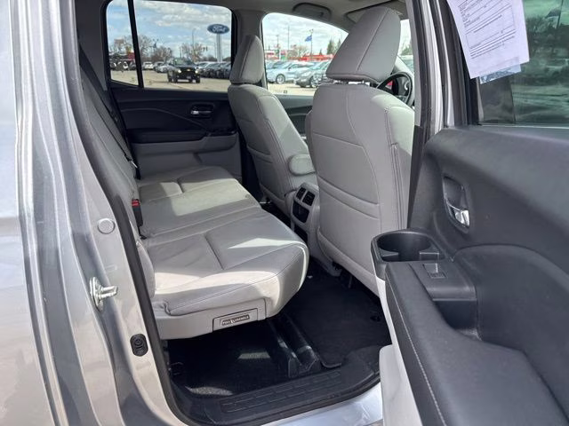 2017 Silver Honda Ridgeline RTL-E AWD Truck