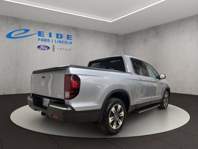 2017 Lunar Silver Metallic Honda Ridgeline RTL-E AWD Truck