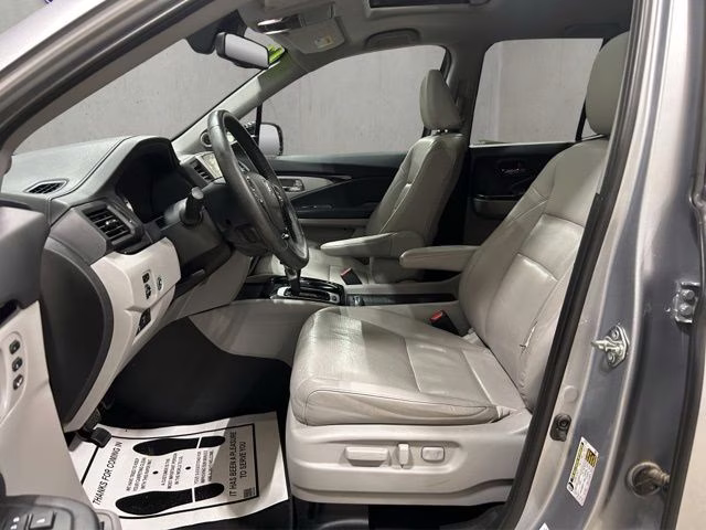2017 Lunar Silver Metallic Honda Ridgeline RTL-E AWD Truck