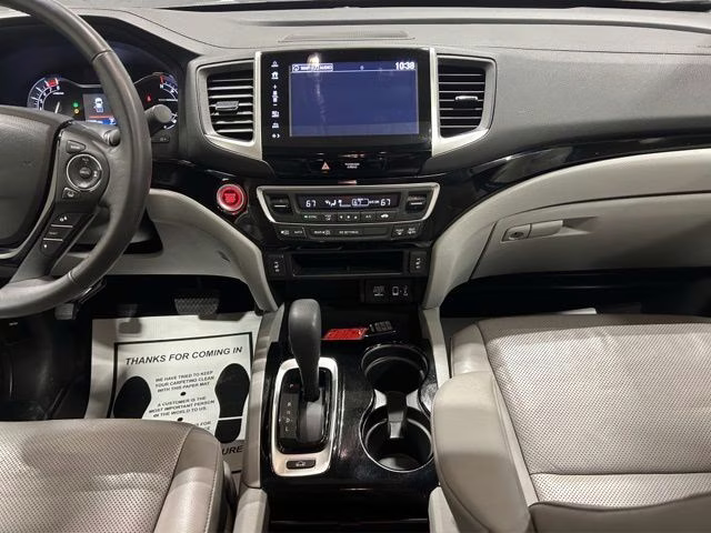 2017 Lunar Silver Metallic Honda Ridgeline RTL-E AWD Truck