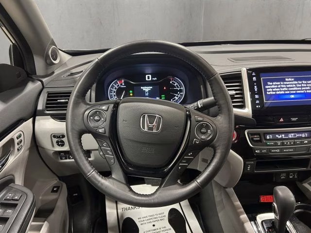 2017 Lunar Silver Metallic Honda Ridgeline RTL-E AWD Truck