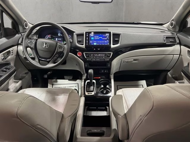 2017 Lunar Silver Metallic Honda Ridgeline RTL-E AWD Truck