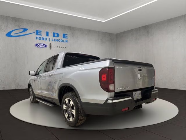 2017 Lunar Silver Metallic Honda Ridgeline RTL-E AWD Truck