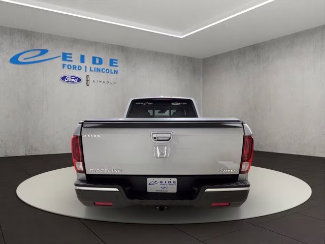 2017 Lunar Silver Metallic Honda Ridgeline RTL-E AWD Truck