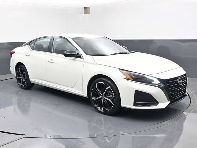 2025 Glacier White Nissan Altima 2.5 SR AWD Sedan