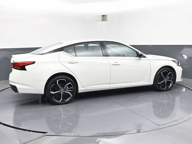 2025 Glacier White Nissan Altima 2.5 SR AWD Sedan