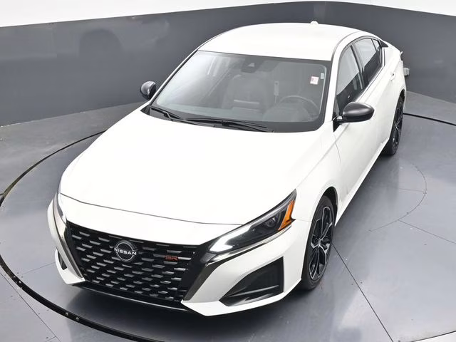 2025 Glacier White Nissan Altima 2.5 SR AWD Sedan