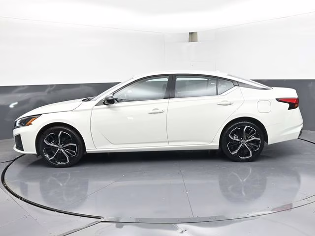2025 Glacier White Nissan Altima 2.5 SR AWD Sedan