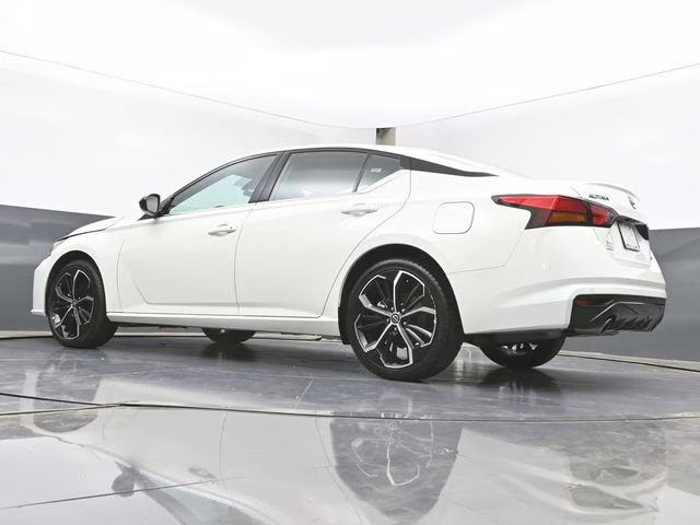 2025 Glacier White Nissan Altima 2.5 SR AWD Sedan