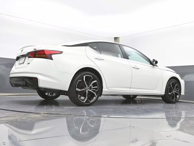 2025 Glacier White Nissan Altima 2.5 SR AWD Sedan