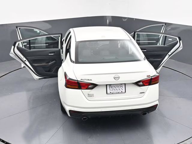 2025 Glacier White Nissan Altima 2.5 SR AWD Sedan