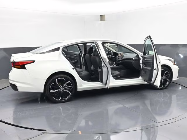 2025 Glacier White Nissan Altima 2.5 SR AWD Sedan