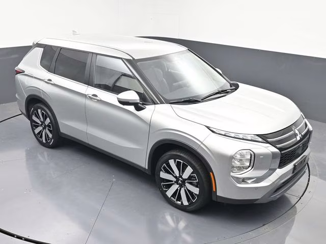 2025 Silver Mitsubishi Outlander SE AWD SUV