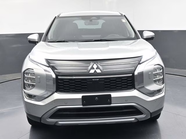 2025 Silver Mitsubishi Outlander SE AWD SUV